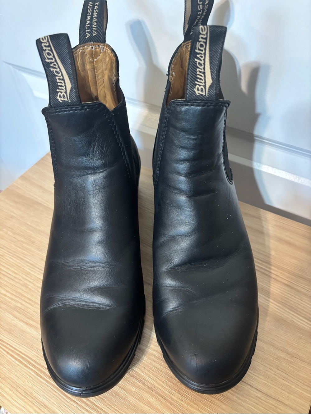 Blundstone 1671 Black Leather Chelsea Ankle Booties